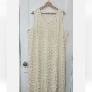 Isaac Mizrahi Live! Cream. Sleeveless Lace fully Lined Long Dress 2X
